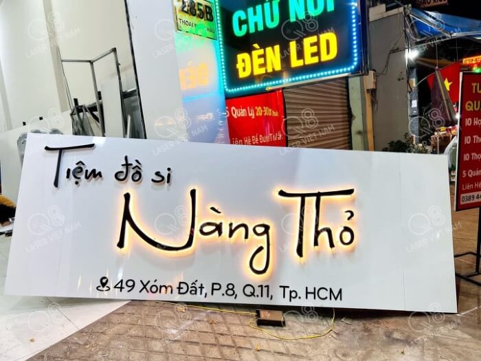 bảng hiệu shop quần áo 