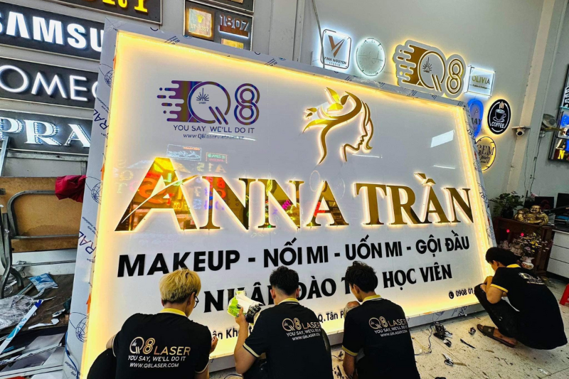Quy trình thi công vách logo chuyên nghiệp