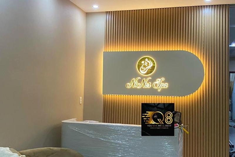 Thi công vách logo chất lượng, giá hợp lý