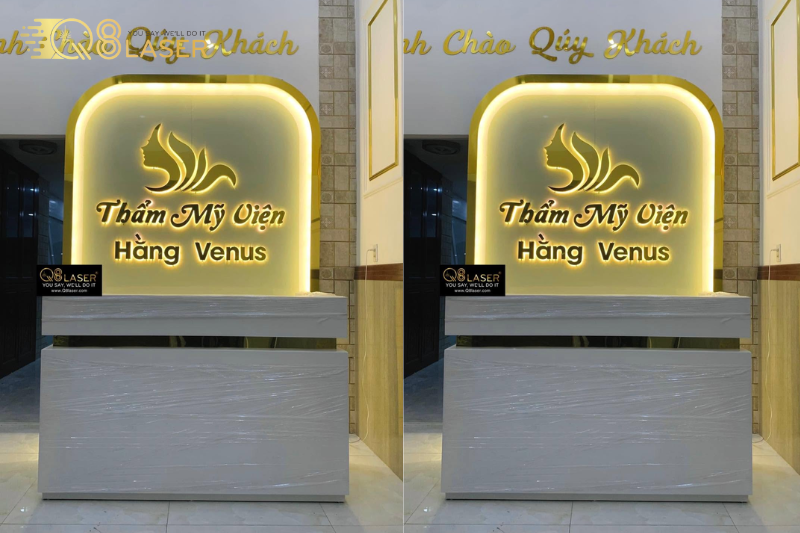 Biển hiệu kính cường lực hiện đại