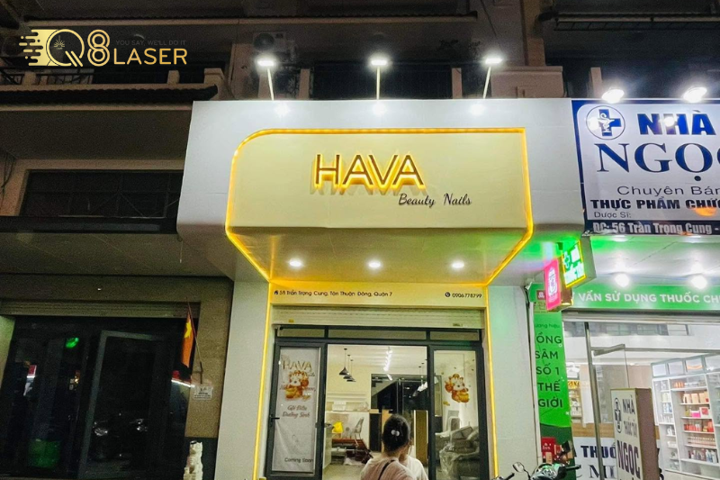 Biển hiệu tại Cao Bằng mang đậm bản sắc vùng cao – phù hợp với du lịch cộng đồng