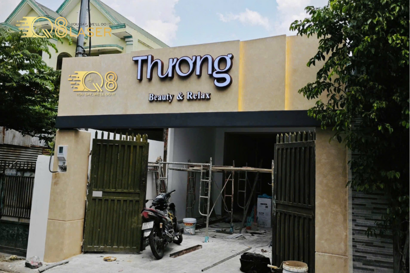 Biển hiệu tại Hồ Chí Minh nổi bật