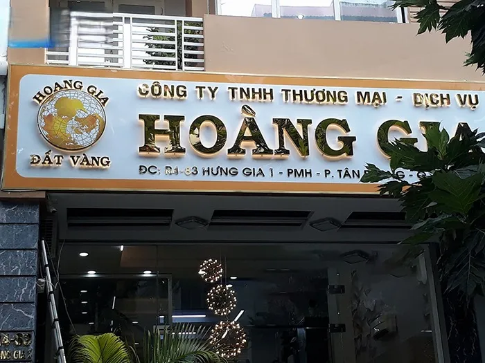 Bảng hiệu công ty độc lạ bắt mắt