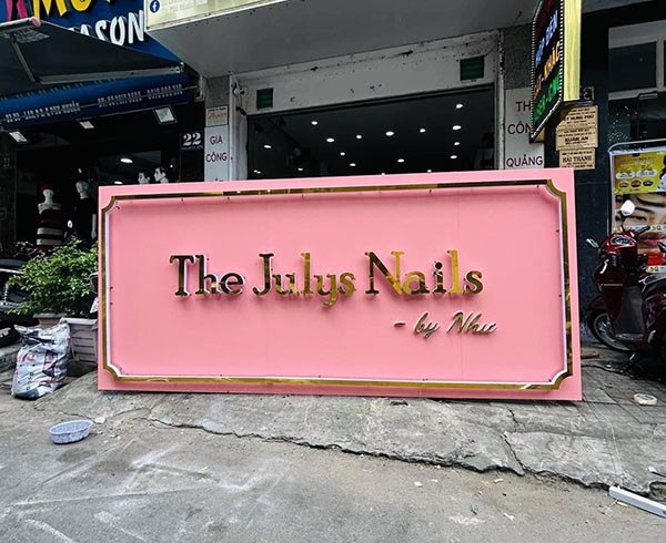 Bảng hiệu nail màu hồng