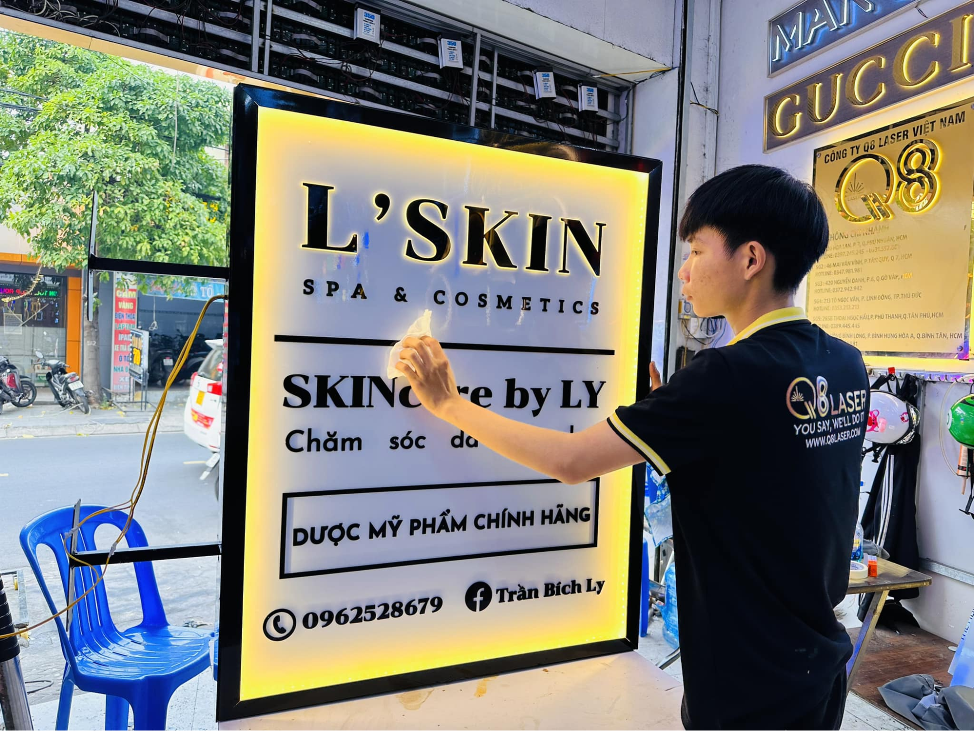 Biển vẫy đèn led chữ nổi mica-Biển vẫy đèn led