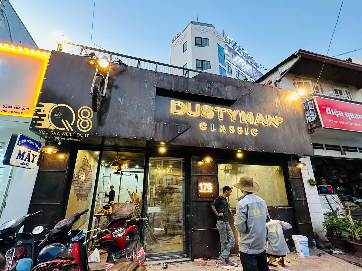 Chọn đơn vị thi công bảng hiệu giá rẻ uy tín tại TP.HCM