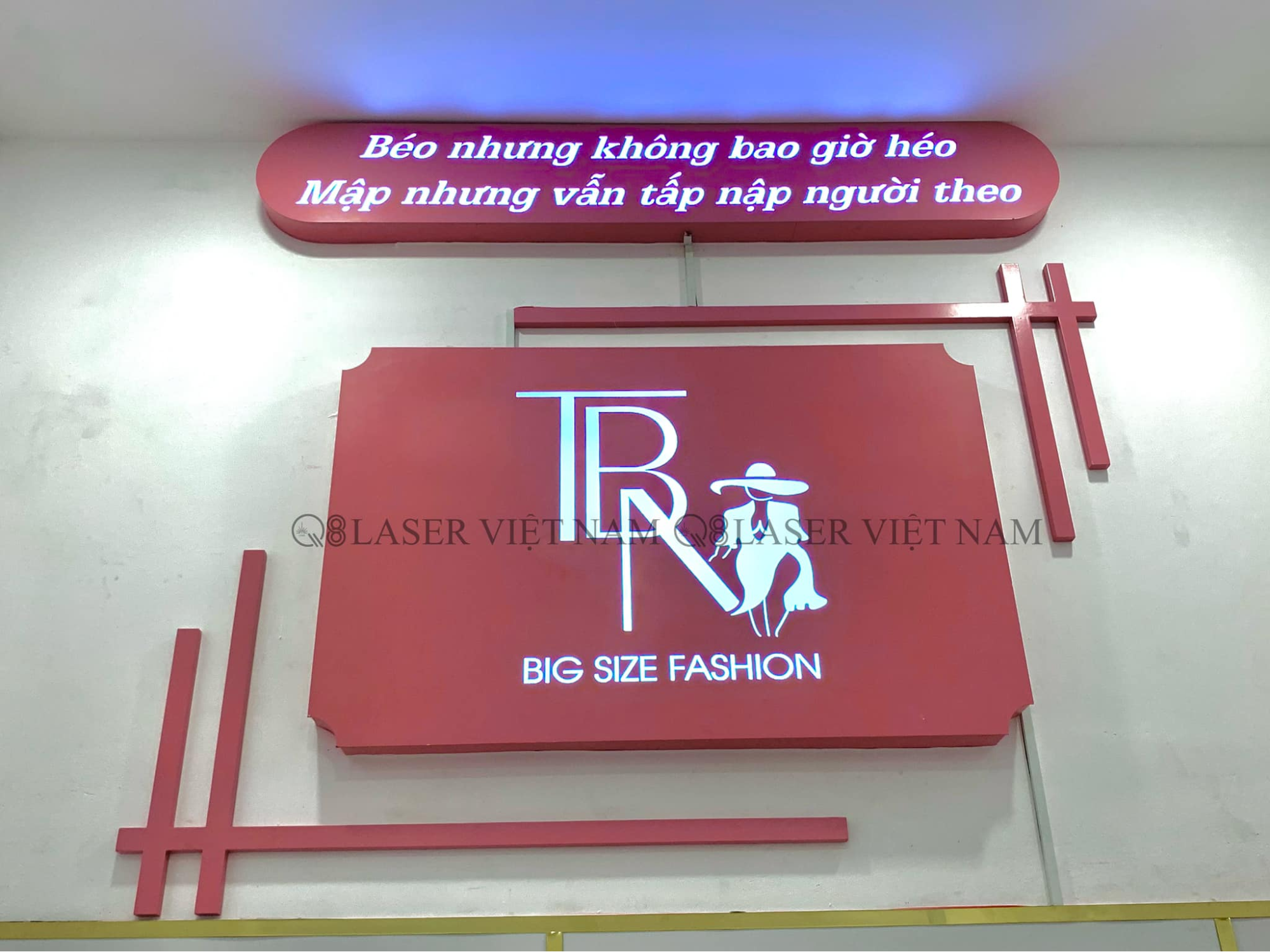 Khách hàng cần lưu ý gì khi làm bảng hiệu màu hồng?