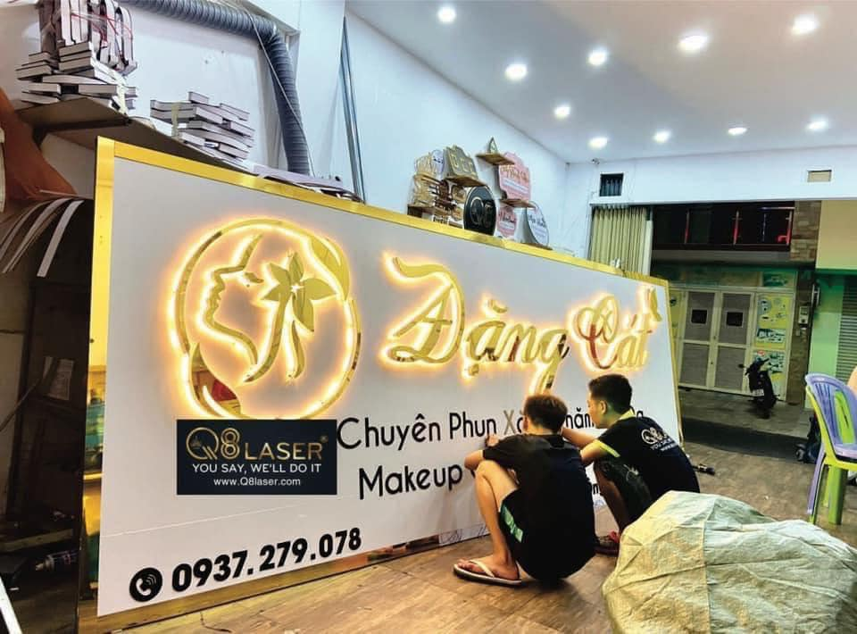 Quan tâm đến độ bền và bảo trì của biển quảng cáo ngoài trời