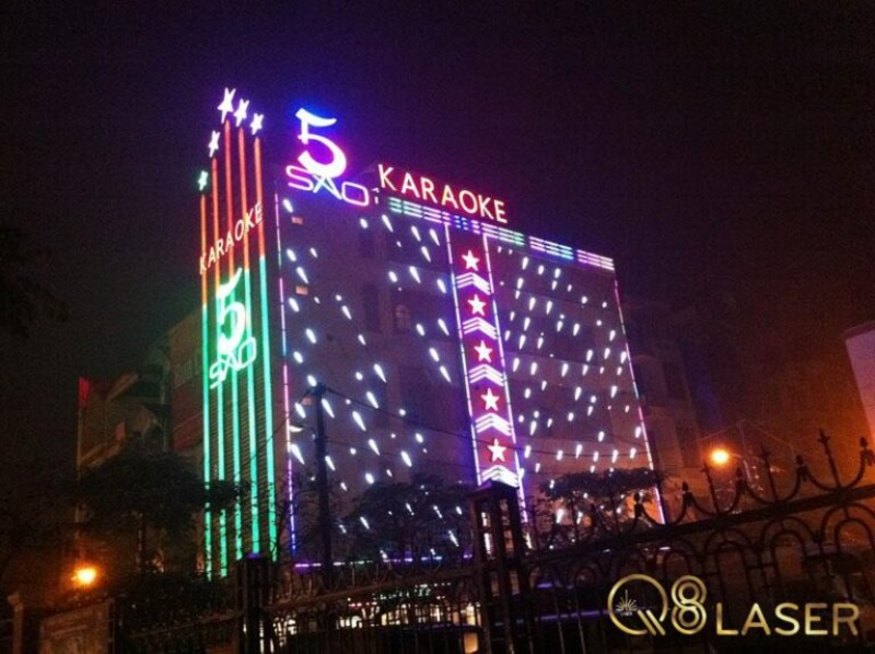Bảng hiệu karaoke LED ma trận nổi bật ban đêm
