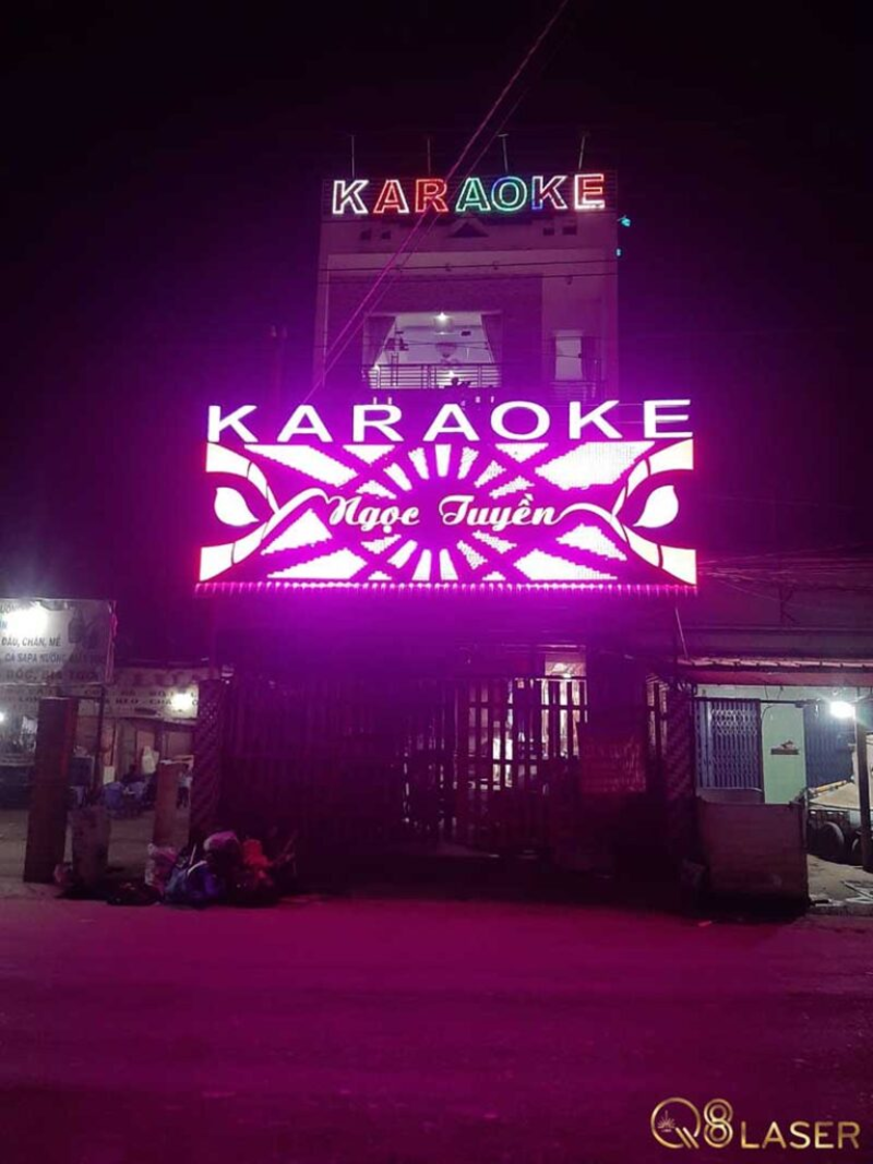 Bảng hiệu karaoke Neon sign cá tính, độc đáo