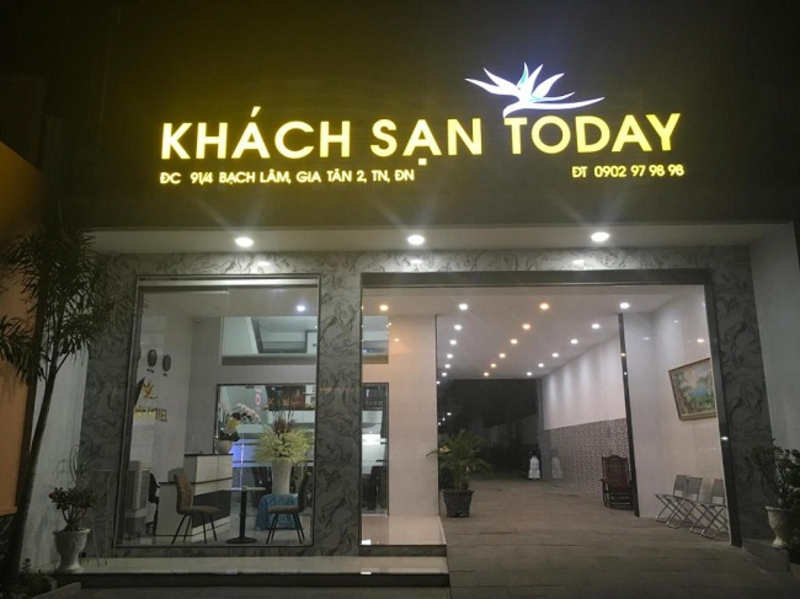 Bảng hiệu khách sạn dễ thay đổi nội dung hiển thị