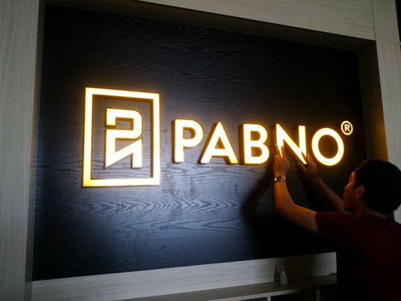 Chữ nổi mica đèn led là gì?