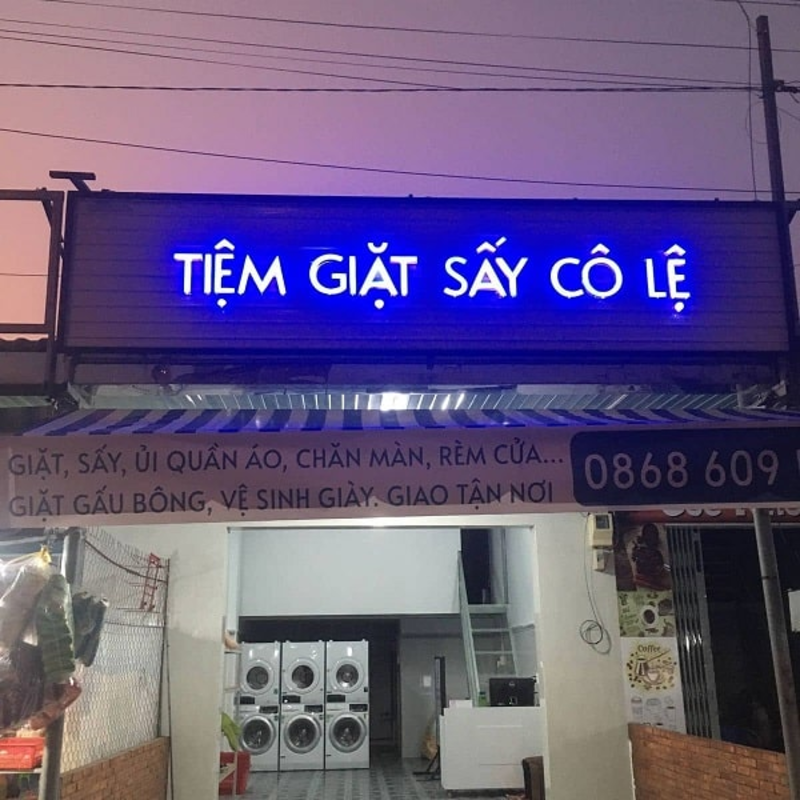 Mẫu bảng hiệu giặt sấy nổi bật với thiết kế đơn giản, dễ nhìn