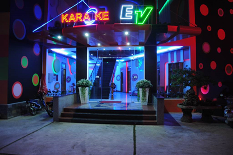 Mẫu bảng hiệu karaoke đơn giản, chi phí thấp