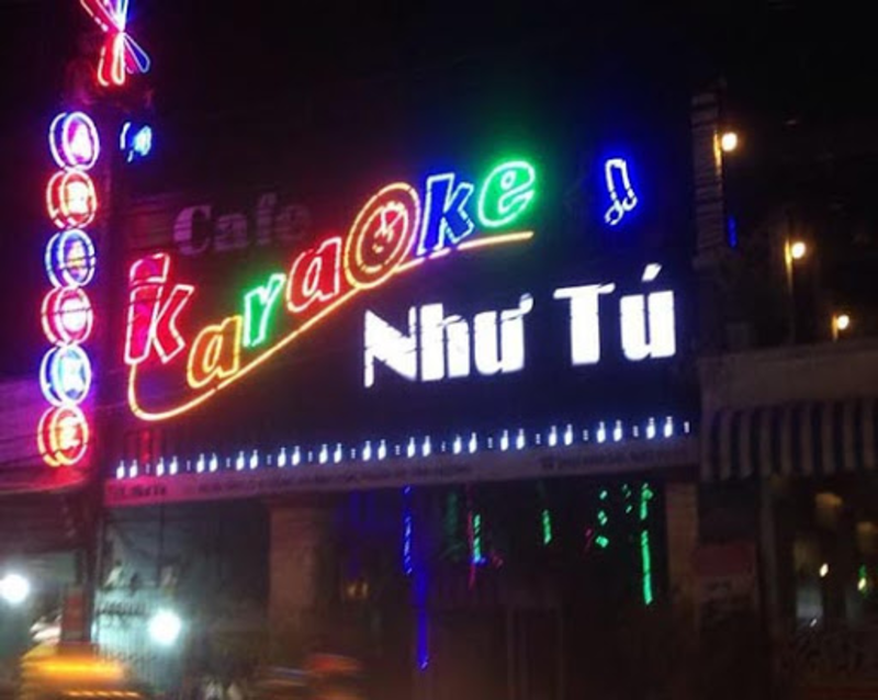 Nên chọn LED, mica hay alu cho bảng hiệu karaoke?