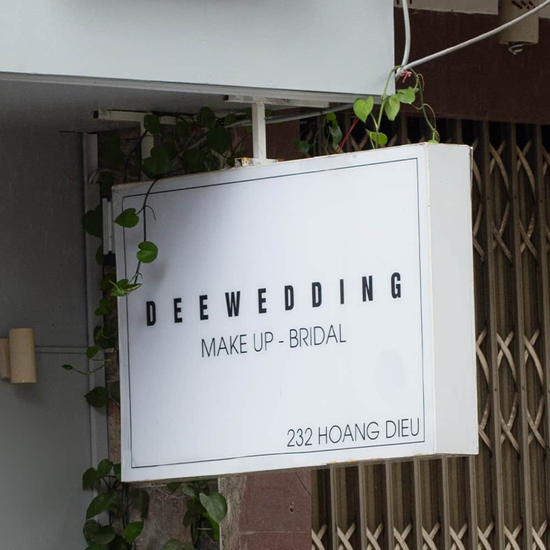 Bảng hiệu makeup phong cách trẻ trung – hiện đại