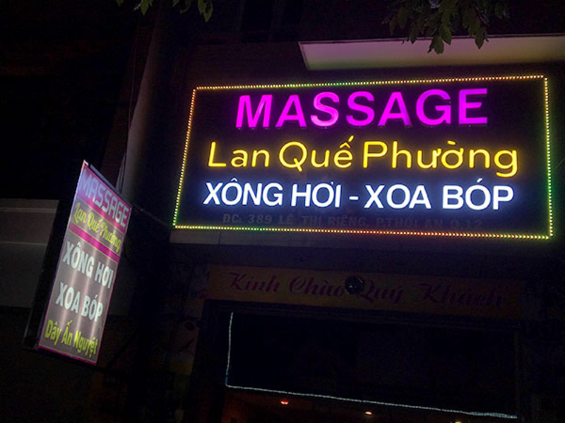 Bảng hiệu massage bằng chữ nổi inox, mica