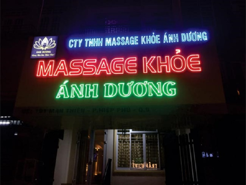 Bảng hiệu massage bằng gỗ hoặc giả gỗ cao cấp