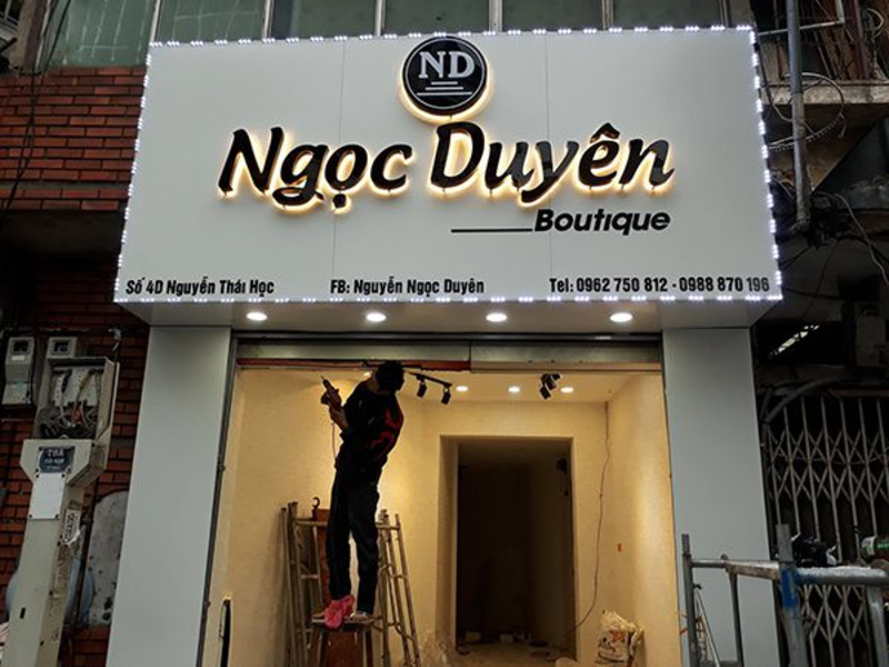 Bảng hiệu mica in UV hoặc dán decal