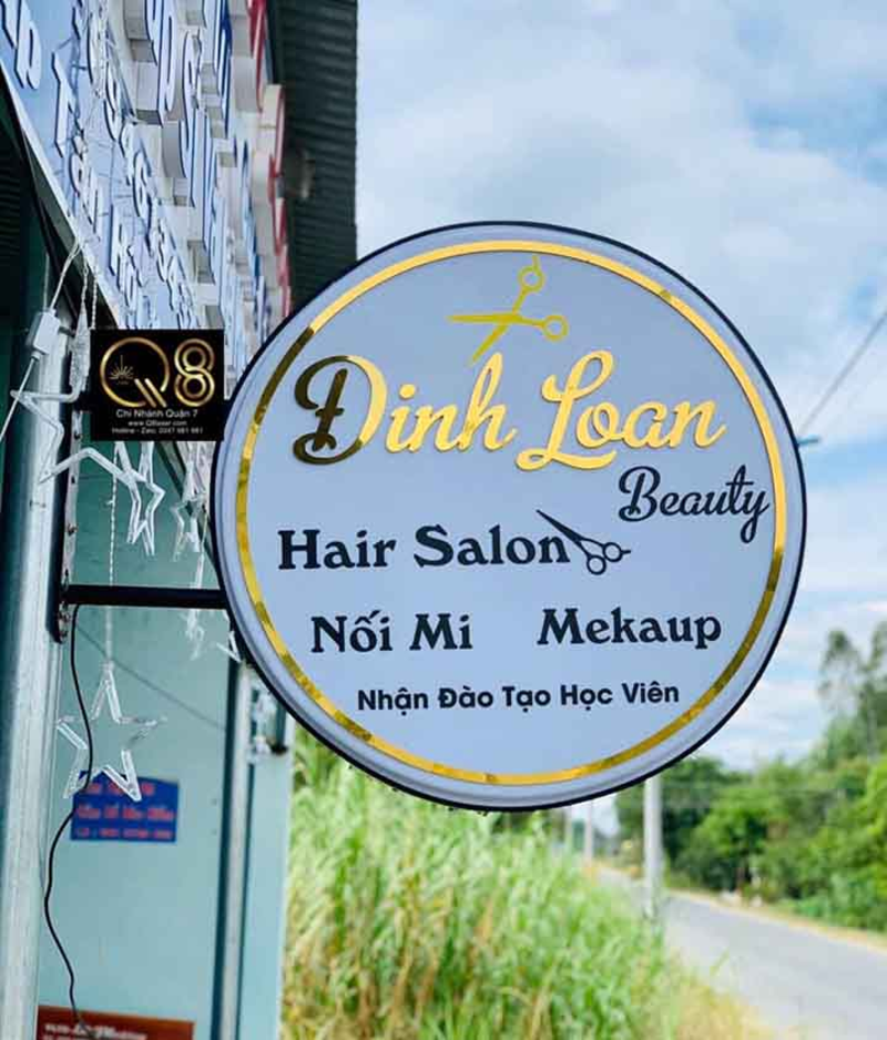 Bảng hiệu treo tường là gì?