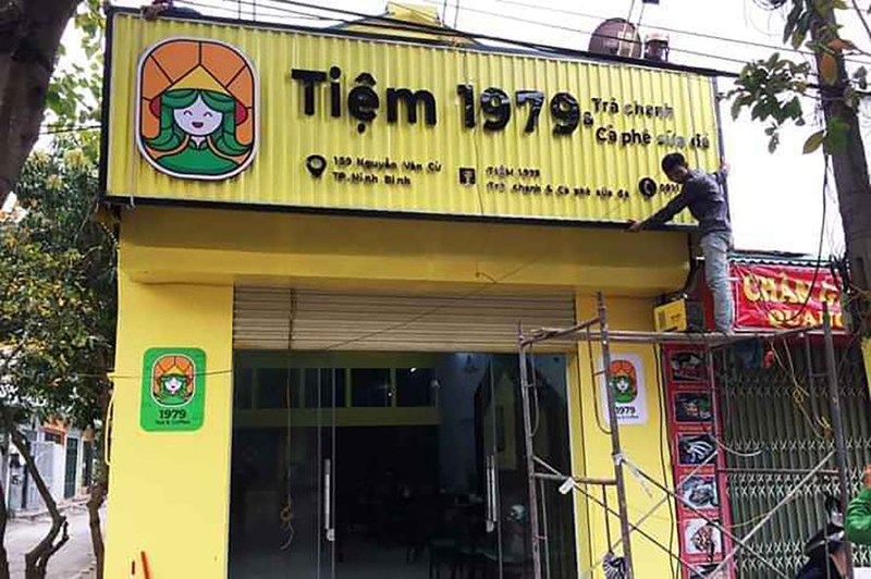Ưu điểm của bảng hiệu tôn sóng tole