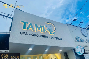 Bảng hiệu alu chữ nổi nổi bật, phù hợp mọi ngành nghề.