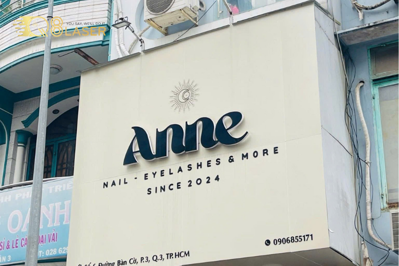 Bảng hiệu alu kết hợp mica nổi bật tại quận Bình Tân.