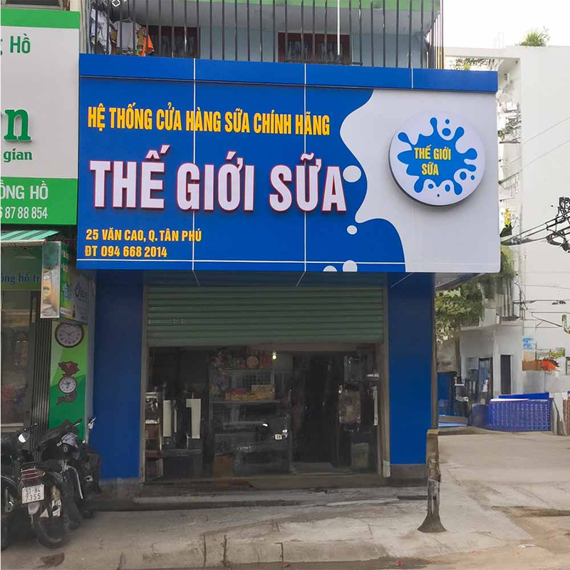 Bảng hiệu cửa hàng sữa bằng alu
