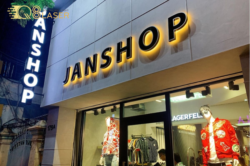 Bảng hiệu shop quần áo mica chữ nổi ấn tượng.