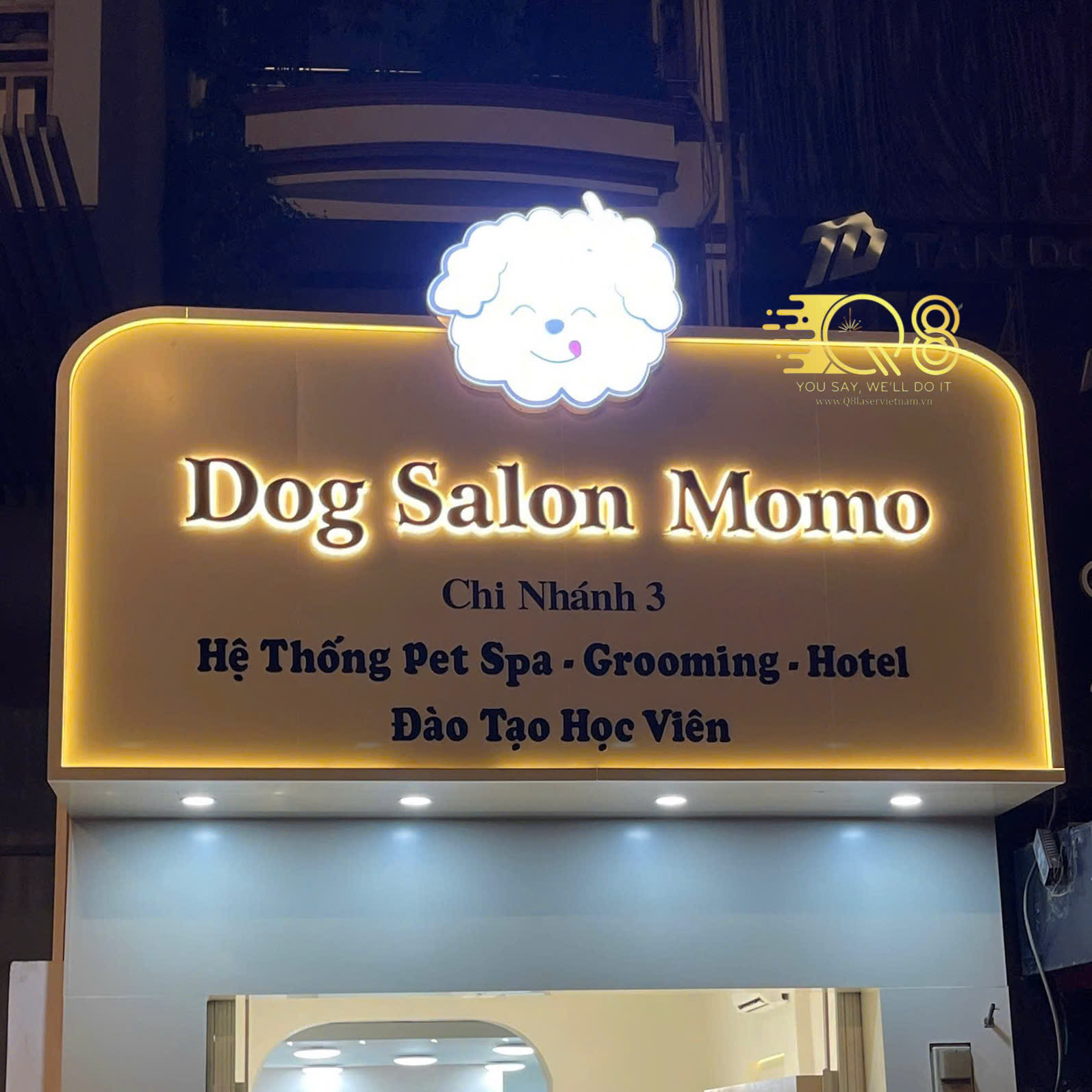 Biển hiệu chữ nổi mica đèn led hiện đại, sắc nét