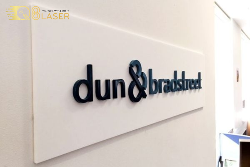 Chữ nổi mica mặt mica trong suốt