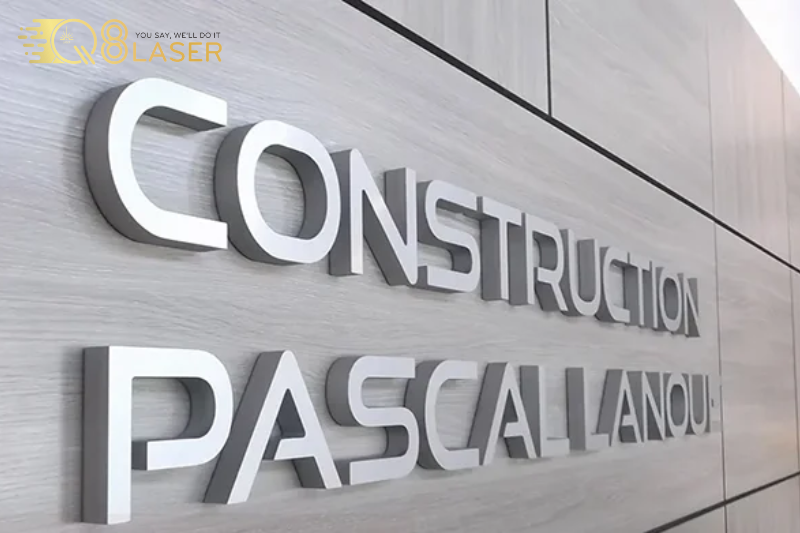 Chữ nổi mica quận Bình Tân với đường bo mềm mại, thẩm mỹ cao