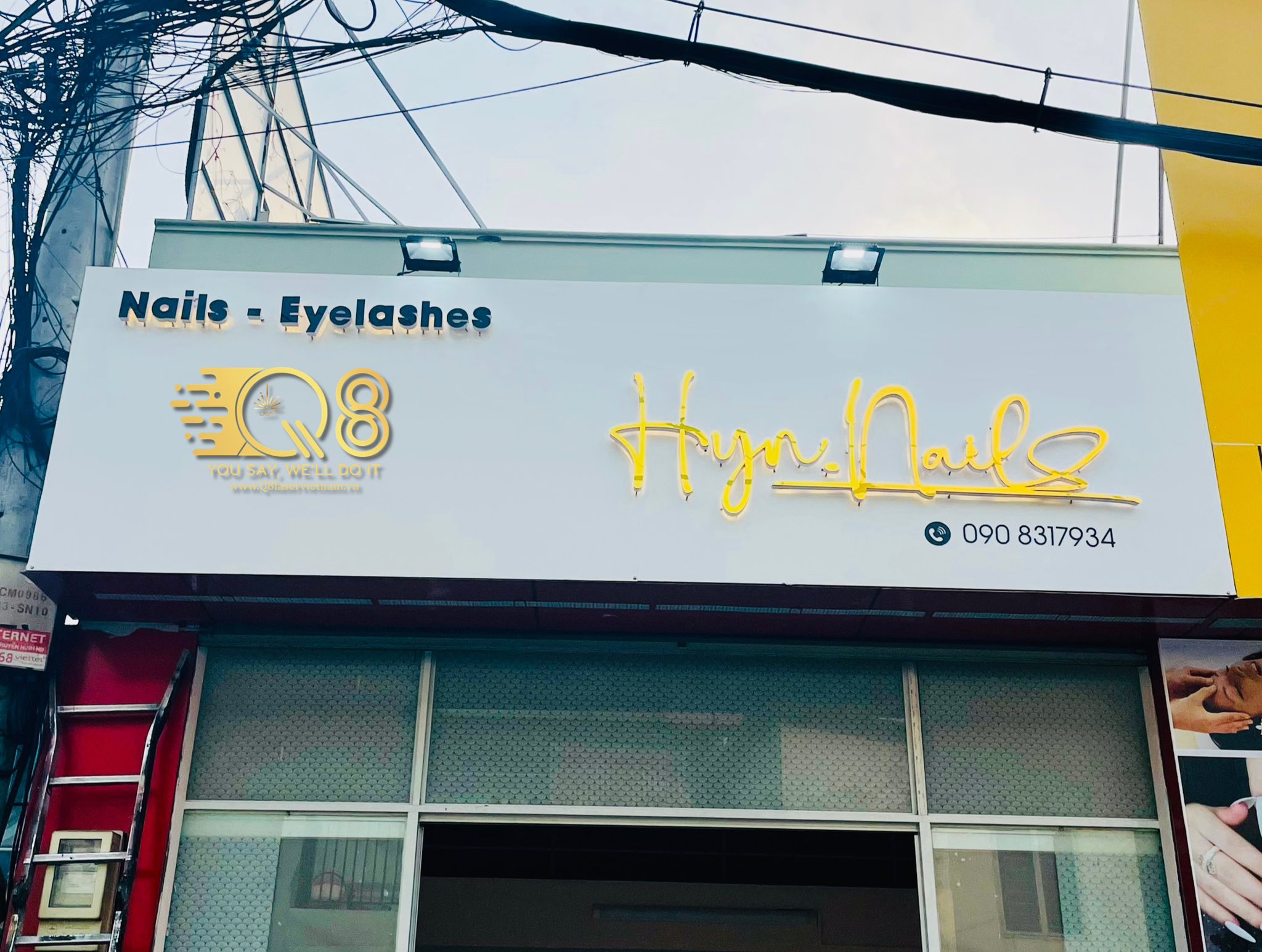 Inox xước + mica nền đen