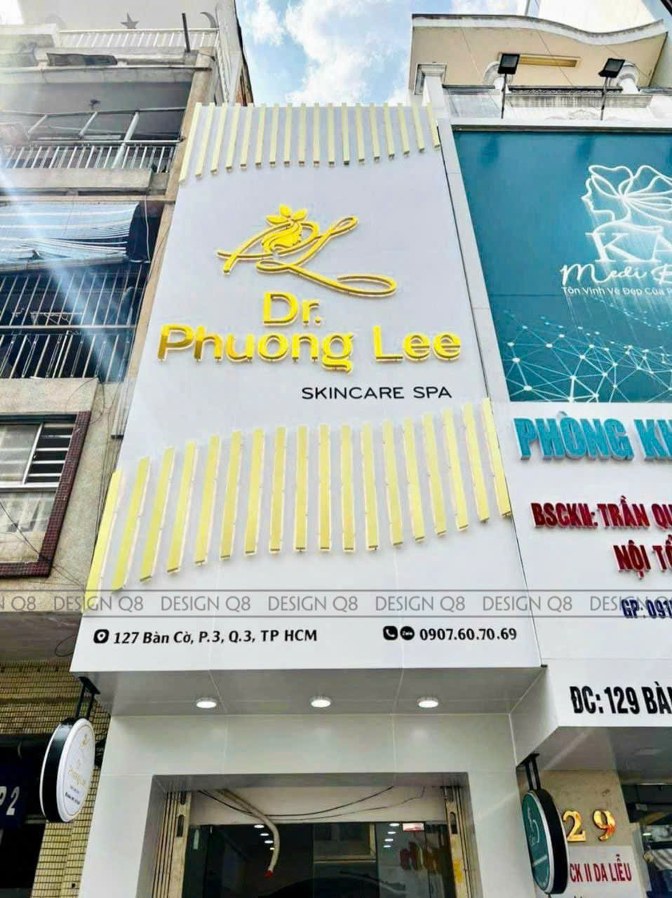 LED full backlit chiếu sáng toàn bộ chữ