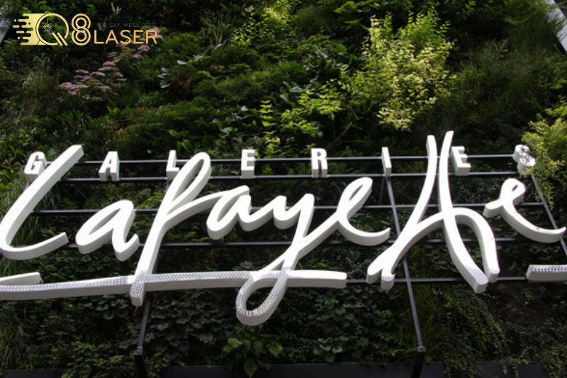 Quy trình thi công chữ nổi mica tại Q8 Laser Việt Nam