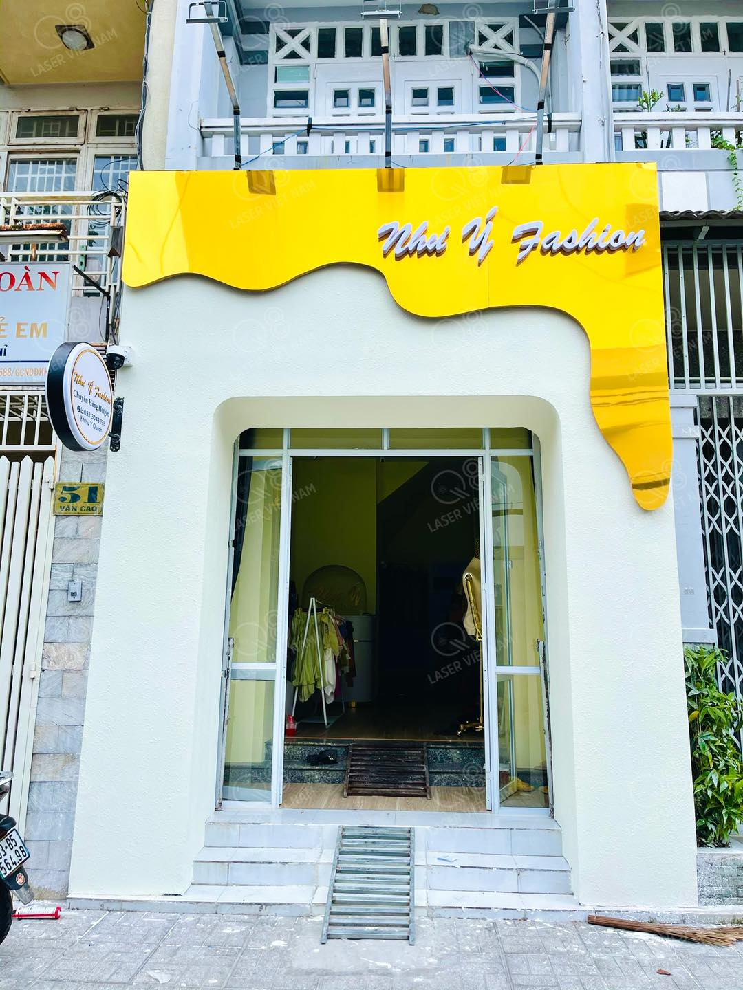 Bảng hiệu alu gương