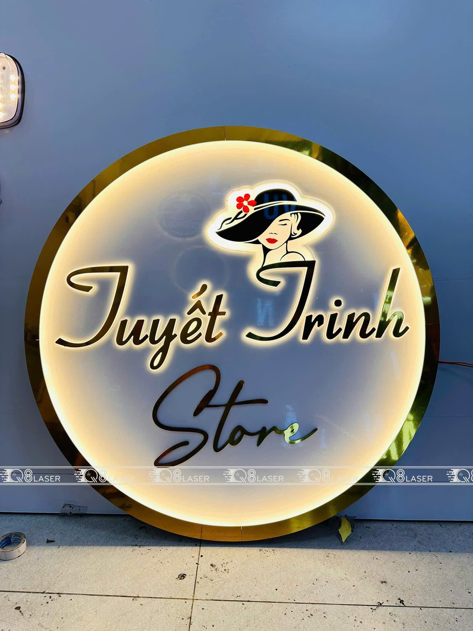 Bảng hiệu hộp đèn shop quần áo