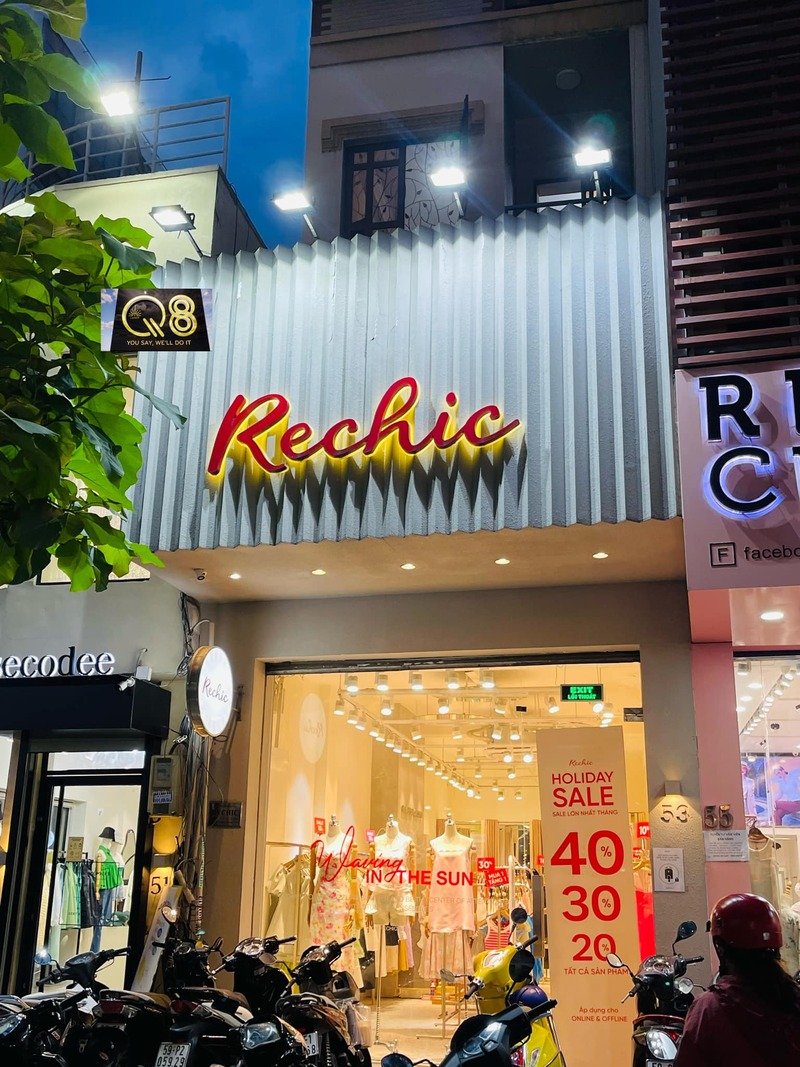 Bảng hiệu nhỏ đẹp giúp cửa hàng chuyên nghiệp hơn