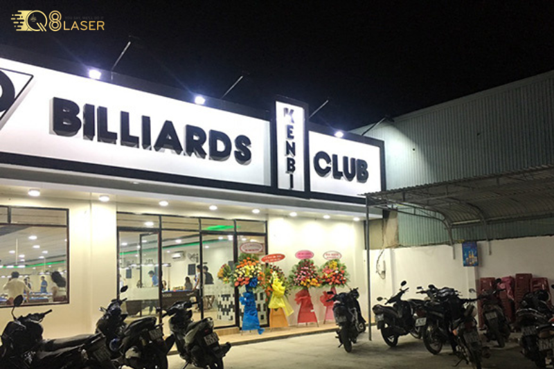 Bảng hiệu quán bida chuyên nghiệp, dễ nhìn từ xa.