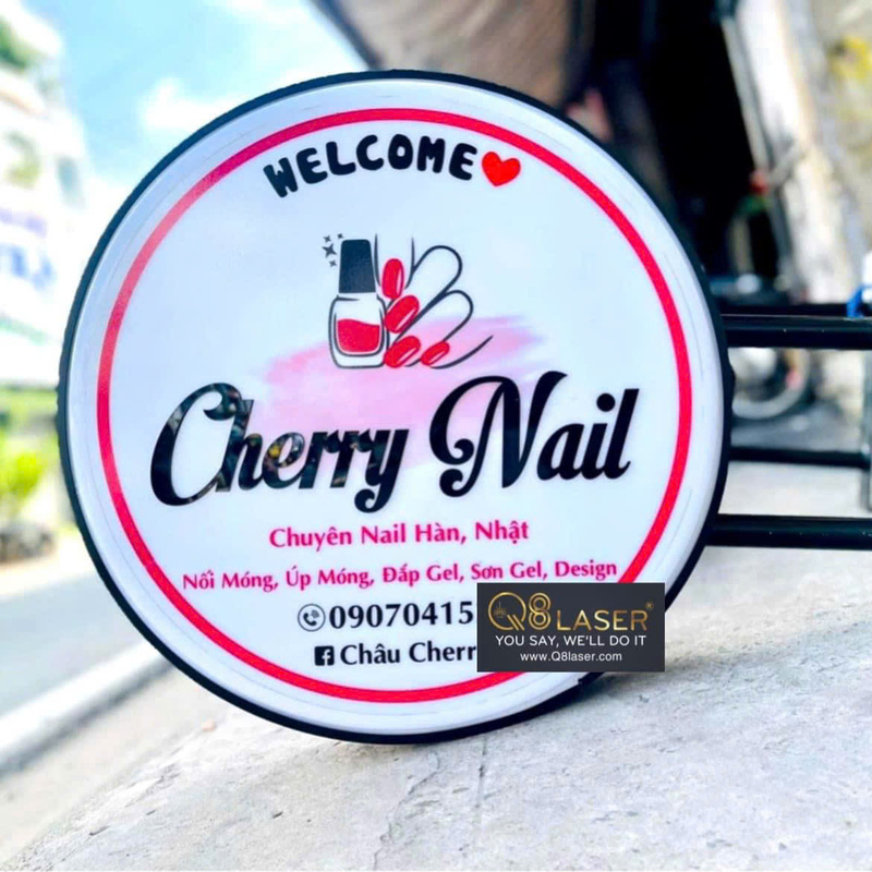 Bảng hiệu tròn treo đẹp, dễ nhìn từ xa