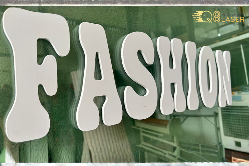 Bảng tên formex cắt theo yêu cầu, đường nét mịn