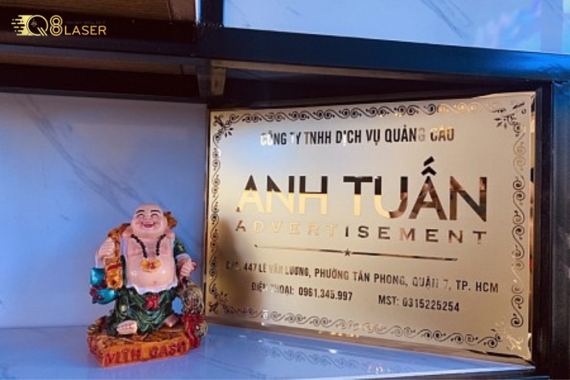 Bảng tên inox ăn mòn tinh xảo, phù hợp văn phòng.