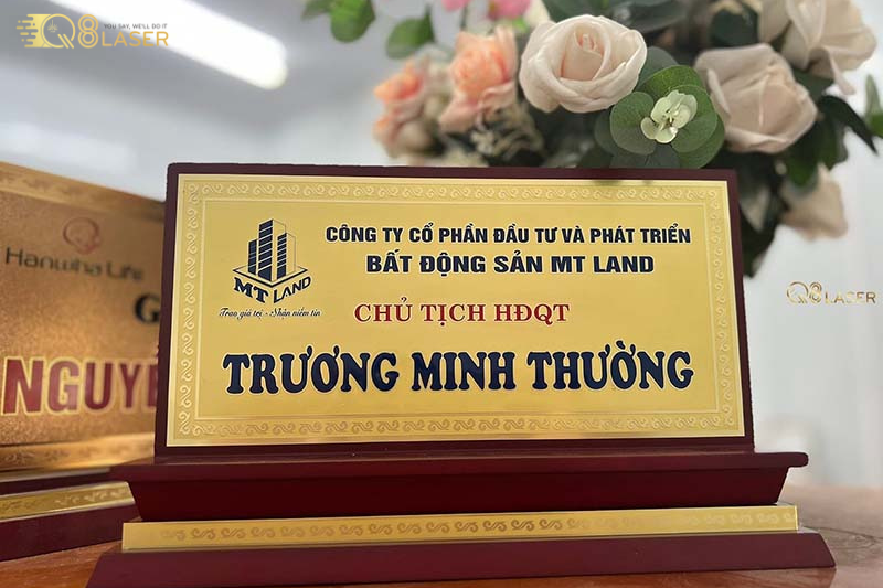 Biển đồng công ty chữ ăn mòn sắc nét