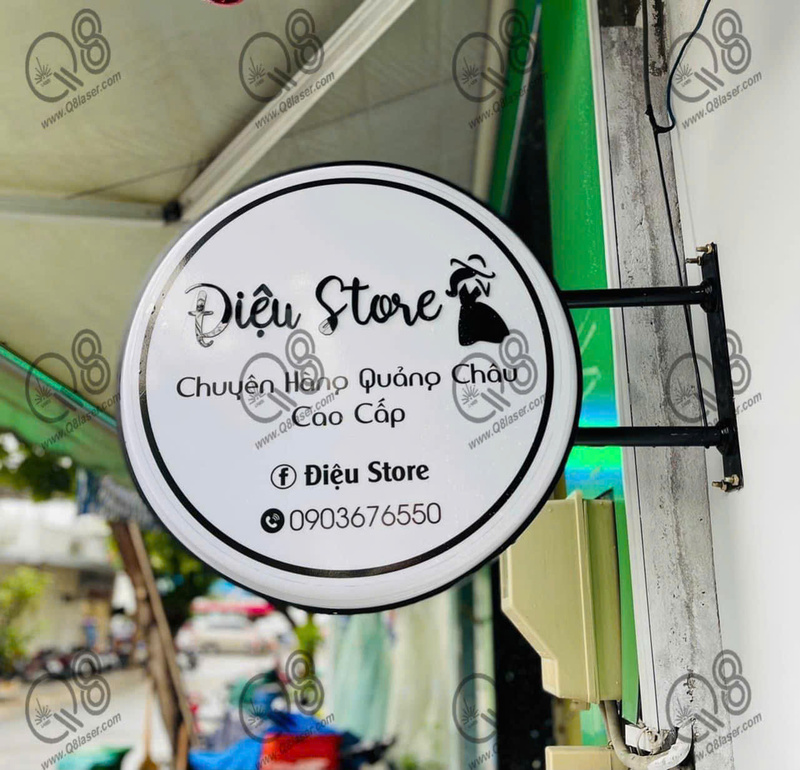 Biển hiệu tròn gọn gàng, dễ nhận diện