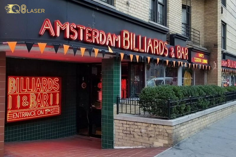 Biển quảng cáo bi a nổi bật giúp quán thêm chuyên nghiệp.