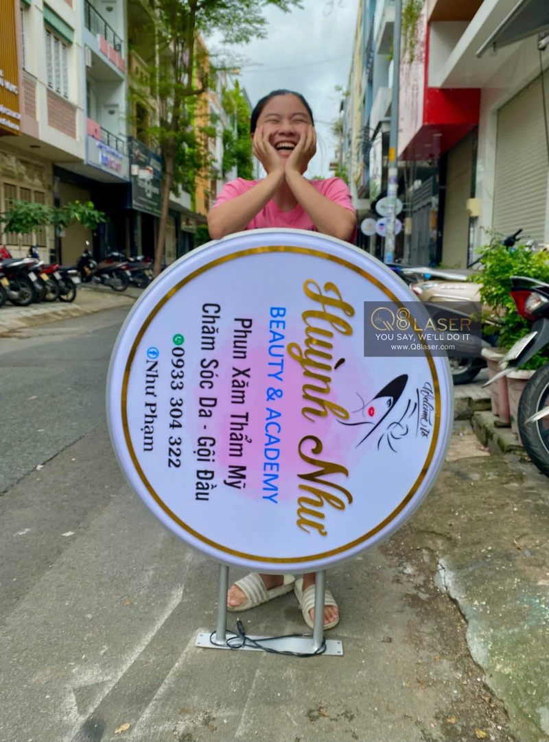 Biển quảng cáo hình tròn dễ kết hợp đèn LED