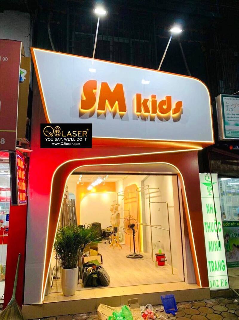 Biển quảng cáo nhỏ phù hợp cửa hàng diện tích hẹp