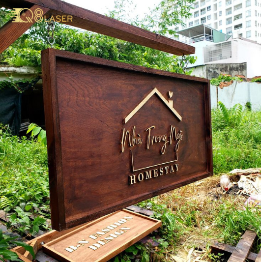 Biển quảng cáo vintage giúp không gian trở nên ấm áp, gần gũi