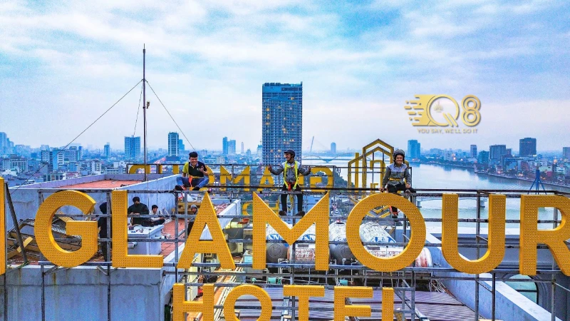 Bảng Hiệu Rooftop Glamour Hotel – Dự Án Q8 Laser