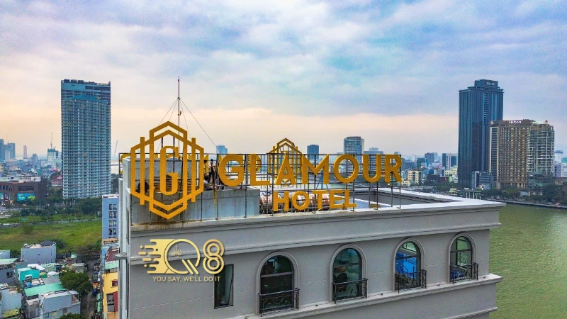 Bảng Hiệu Rooftop Glamour Hotel – Dự Án Q8 Laser